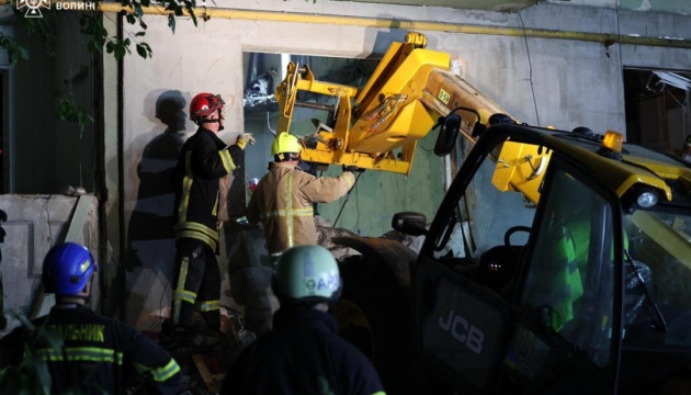 露軍の攻撃受けたウクライナ西部ルーツィクで捜索作業終了 死者2名 露軍の攻撃受けたウクライナ西部ルーツィクで捜索作業終了 死者2名