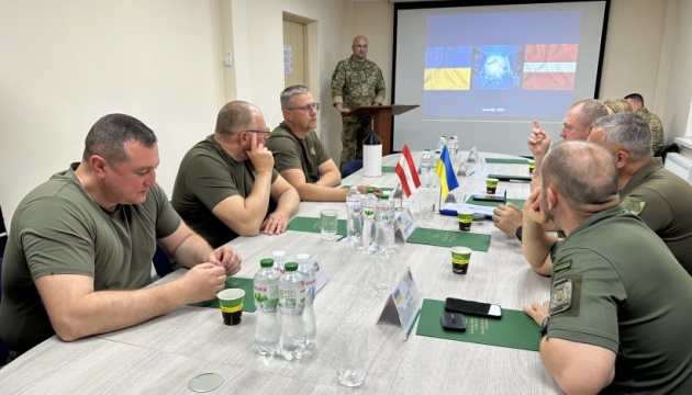 Глави Держприкордонслужб України та Латвії обговорили протидію повітряним загрозам і контрабані Глави Держприкордонслужб України та Латвії обговорили протидію повітряним загрозам і контрабані