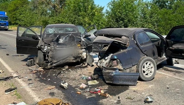 На Миколаївщині зіткнулися два легковики, постраждали троє дорослих і підліток