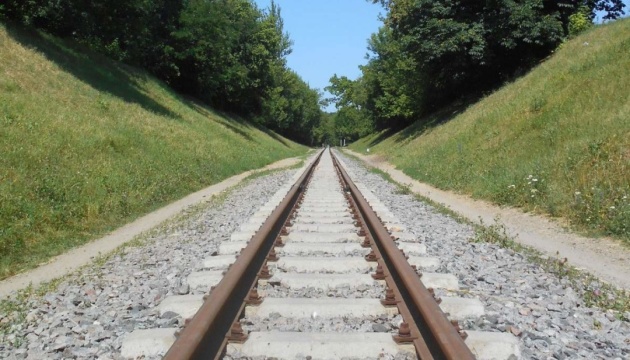 Внаслідок авіаудару по Харкову пошкоджені дитяча залізниця та приватний сектор