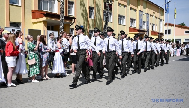 У Львівському ліцеї імені Героїв Крут відбувся урочистий випуск