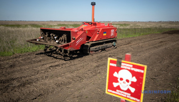 Ukraine : les agriculteurs près de la ligne de front luttent pour cultiver leurs terres contaminées