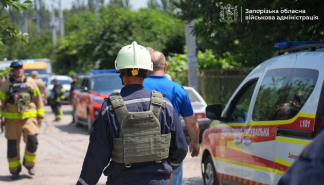 Авіаудар по Запоріжжю: зруйновані щонайменше сім приватних будинків, є поранені Авіаудар по Запоріжжю: зруйновані щонайменше сім приватних будинків, є поранені