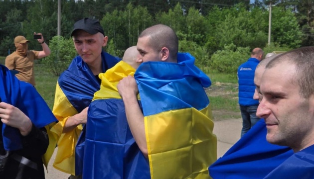 Україна і Росія почали обмін деяких категорій полонених у форматі «всіх на всіх» Україна і Росія почали обмін деяких категорій полонених у форматі «всіх на всіх»