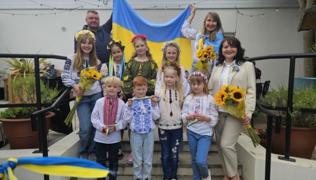 Учні української школи представили Україну на святі в Дубліні