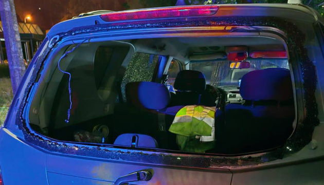 У Києві вночі російський БПЛА впав поруч із поліцейським авто, травмований співробітник - у лікарні