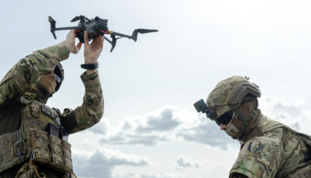 Військовим презентували майбутній маркетплейс зброї DOT-Chain Defence