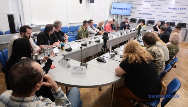 Учасники круглого столу закликали до системної підтримки української мови на всіх рівнях Учасники круглого столу закликали до системної підтримки української мови на всіх рівнях