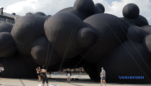 Une installation qui sera présentée par l'Ukraine au festival Burning Man est exposée à Kyiv