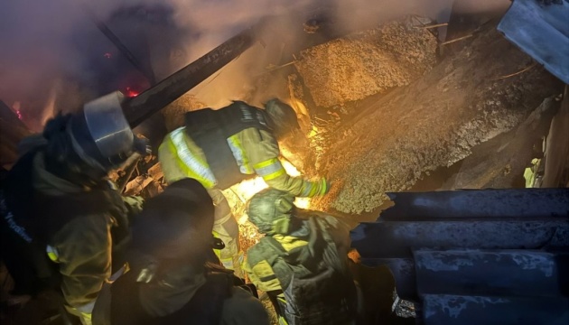На Донеччині внаслідок атаки ворожих дронів загинула жінка На Донеччині внаслідок атаки ворожих дронів загинула жінка