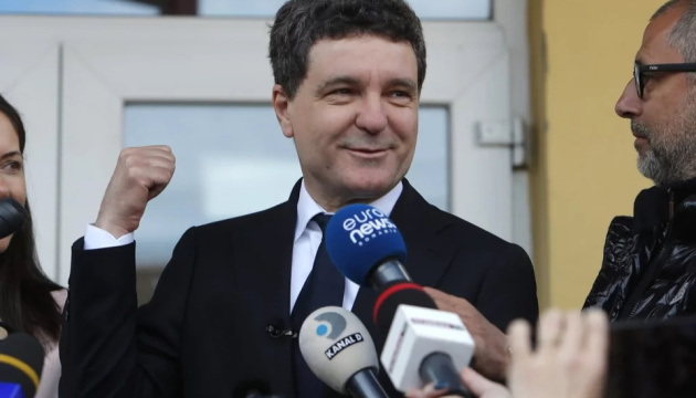 Newly elected Romanian president to visit Ukraine Newly elected Romanian president to visit Ukraine