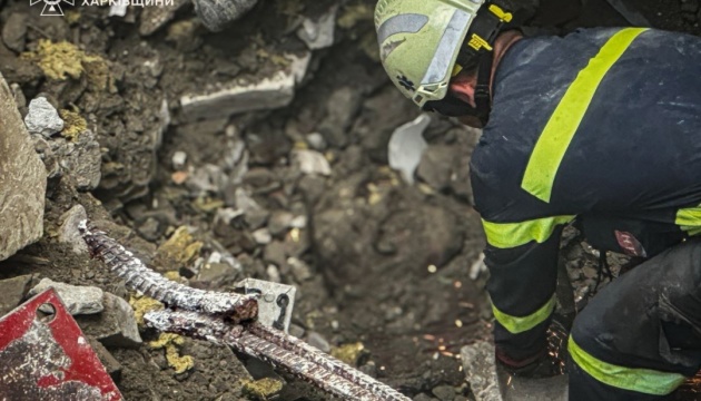 Атака на Харків 7 червня: під завалами підприємства знайшли ще одного загиблого Атака на Харків 7 червня: під завалами підприємства знайшли ще одного загиблого