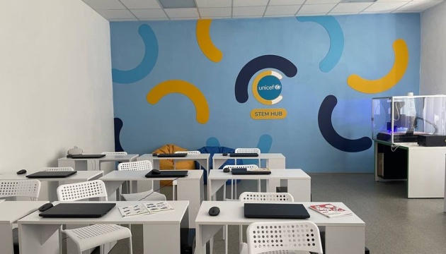 Кабмін виділив регіонам 370 мільйонів на освітні простори й STEM-лабораторії Кабмін виділив регіонам 370 мільйонів на освітні простори й STEM-лабораторії