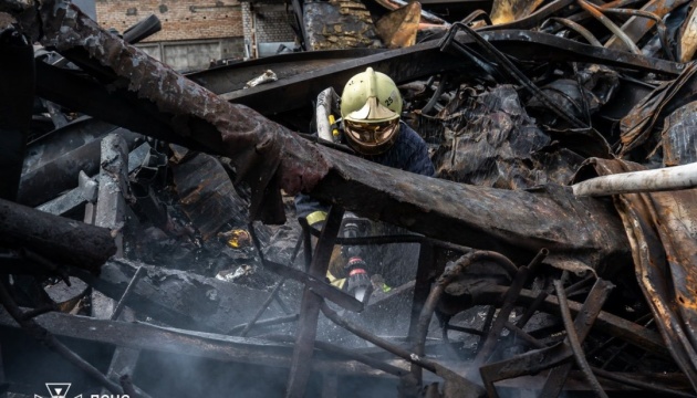 Рятувальники ліквідували наслідки російської атаки в Оболонському районі Києва