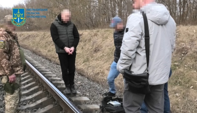 Перед судом постануть російські агенти, які підірвали залізничну колію на Хмельниччині Перед судом постануть російські агенти, які підірвали залізничну колію на Хмельниччині