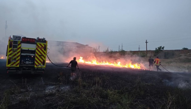 Ворог зранку обстріляв Білозерку та Хрещенівку на Херсонщині, є поранені Ворог зранку обстріляв Білозерку та Хрещенівку на Херсонщині, є поранені