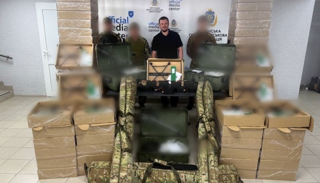 Громади Херсонщини передали військовим сотню винищувальних БпЛА на понад ₴5 мільйонів Громади Херсонщини передали військовим сотню винищувальних БпЛА на понад ₴5 мільйонів