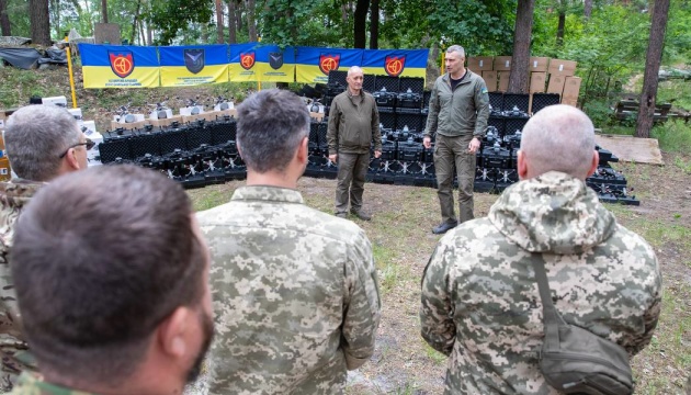 Громада Києва передала на фронт ще 2400 безпілотників Громада Києва передала на фронт ще 2400 безпілотників