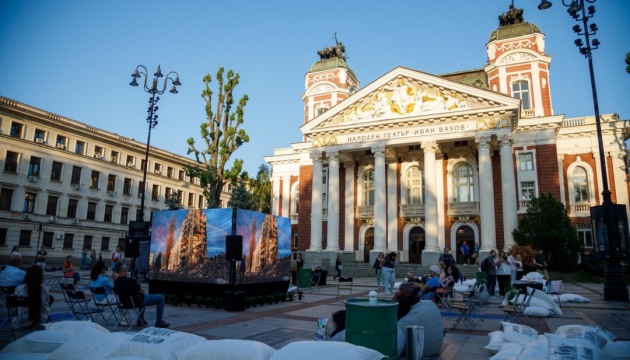 У Софії відкрили цифрову фотовиставку «Україна: любов + війна» У Софії відкрили цифрову фотовиставку «Україна: любов + війна»