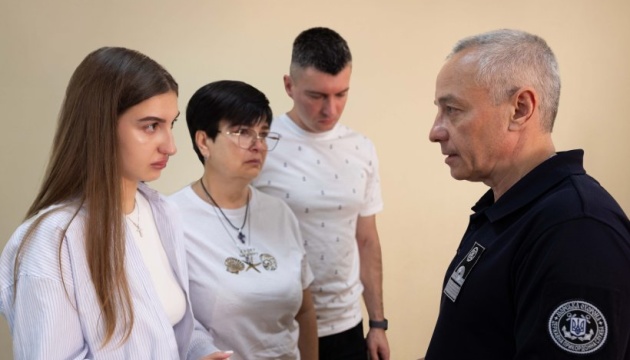 Родині загиблого командира корабля Володимира Ковальчука вручили орден «За мужність» Родині загиблого командира корабля Володимира Ковальчука вручили орден «За мужність»