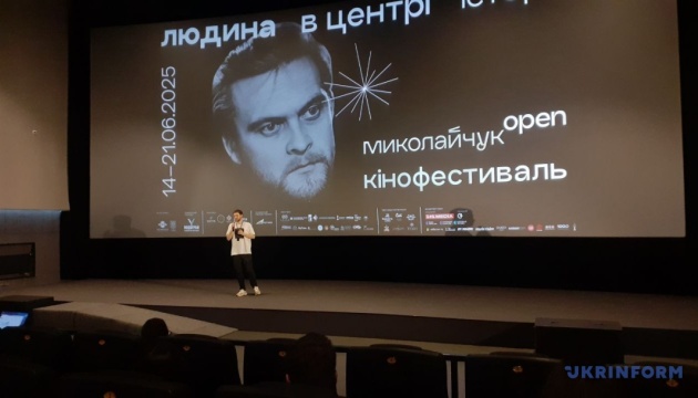 У Чернівцях відбулася національна прем'єра фільму «Перший ряд» У Чернівцях відбулася національна прем'єра фільму «Перший ряд»
