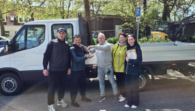 Партнери з ФРН передали громаді Херсонщини спецтехніку на €53 тисячі Партнери з ФРН передали громаді Херсонщини спецтехніку на €53 тисячі