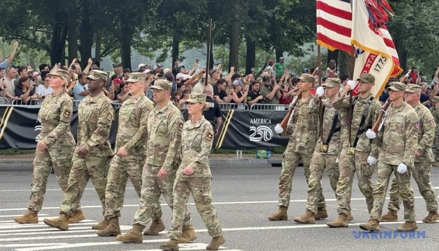 У столиці США проходить військовий парад - на тлі масових протестів по всій країні У столиці США проходить військовий парад - на тлі масових протестів по всій країні