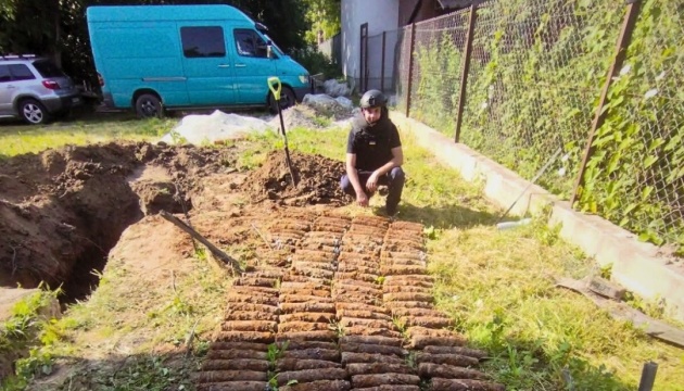 У Львові на приватному обійсті знайшли 138 снарядів часів Другої світової У Львові на приватному обійсті знайшли 138 снарядів часів Другої світової