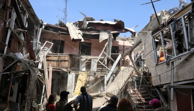 Guerre en Ukraine : Deux morts et trois blessés après une frappe russe sur Odessa 