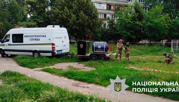 У Києві після ударів РФ у багатоповерхівці виявили нерозірвані касетні боєприпаси У Києві після ударів РФ у багатоповерхівці виявили нерозірвані касетні боєприпаси
