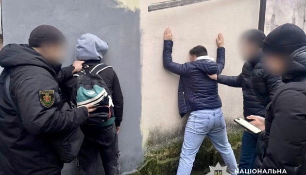 У Житомирі судитимуть п'ятьох чоловіків, які вчинили теракт під райуправлінням поліції У Житомирі судитимуть п'ятьох чоловіків, які вчинили теракт під райуправлінням поліції