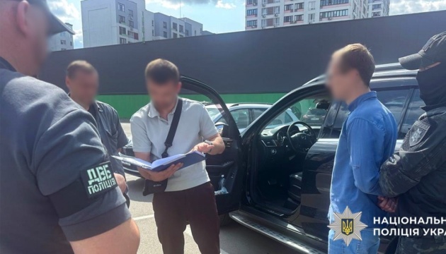 На Київщині чоловік обіцяв військовозобов’язаним влаштувати на роботу з «бронею»