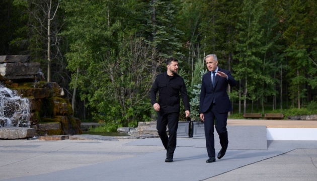 Zelensky interrompt sa visite au Canada à cause des bombardements russes