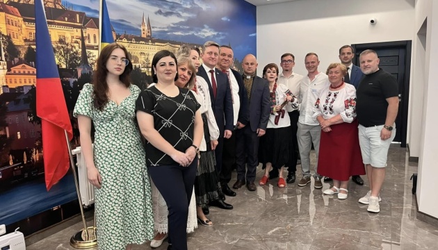 Посол у Чехії відвідав український осередок у місті Хомутов Посол у Чехії відвідав український осередок у місті Хомутов