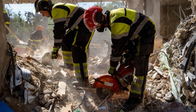 З-під завалів у Солом'янському районі Києва дістали ще два тіла, кількість загиблих зросла до 23