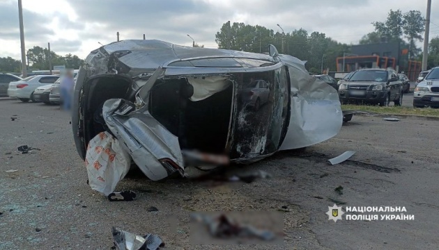 Повідомили про підозру водієві автомобіля Tesla, який у Полтаві в'їхав у парковку Повідомили про підозру водієві автомобіля Tesla, який у Полтаві в'їхав у парковку