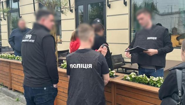 Поліція викрила корупційні схеми ухилення від мобілізації в шести областях України Поліція викрила корупційні схеми ухилення від мобілізації в шести областях України