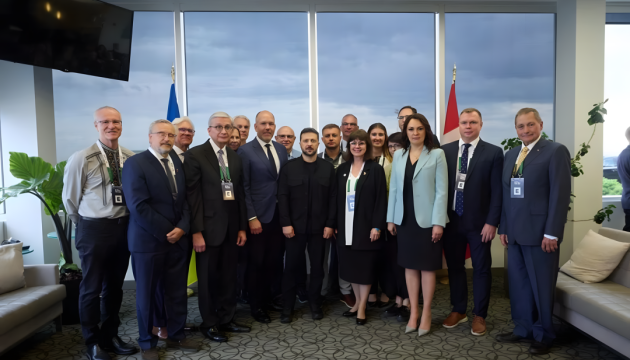 Президент Зеленський зустрівся з лідерами української громади в Канаді Президент Зеленський зустрівся з лідерами української громади в Канаді