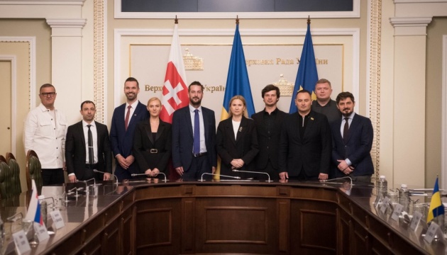 До України прибула делегація словацьких урядовців До України прибула делегація словацьких урядовців