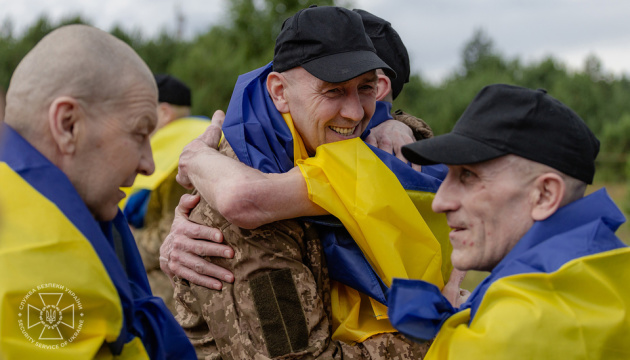 В СБУ показали ексклюзивні кадри з обміну полонених В СБУ показали ексклюзивні кадри з обміну полонених