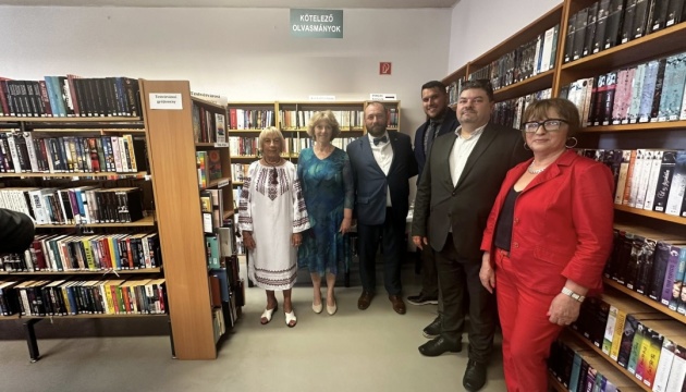 До «Української книжкової полички» в угорському Ваці передали нову добірку книг