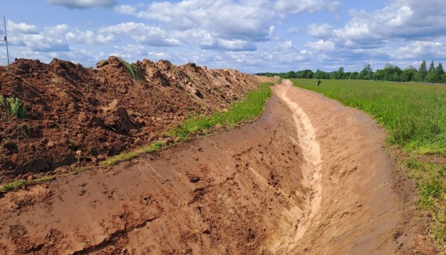 Естонія почала будівництво траншей і бункерів на кордоні з Росією