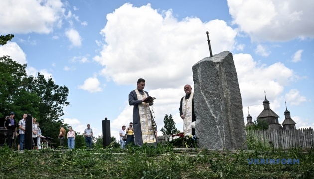 На Хортиці відкрили памʼятний знак на честь «кіборга», науковця В’ячеслава Зайцева На Хортиці відкрили памʼятний знак на честь «кіборга», науковця В’ячеслава Зайцева