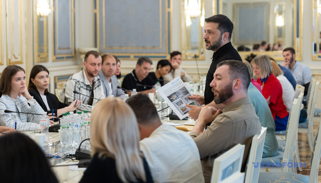 Zelensky : 695 000 Russes se battent contre les forces de défense sur le front