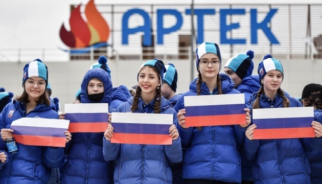 Le Kremlin envoi 56 000 enfants ukrainiens à Artek pour les rééduquer