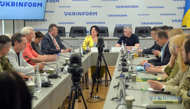 Підсумки круглого столу «Креативні і дієві методи стимулювання вживання та розвитку української мови» Підсумки круглого столу «Креативні і дієві методи стимулювання вживання та розвитку української мови»