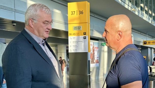 Сибіга зустрівся зі звільненим журналістом Єсипенком