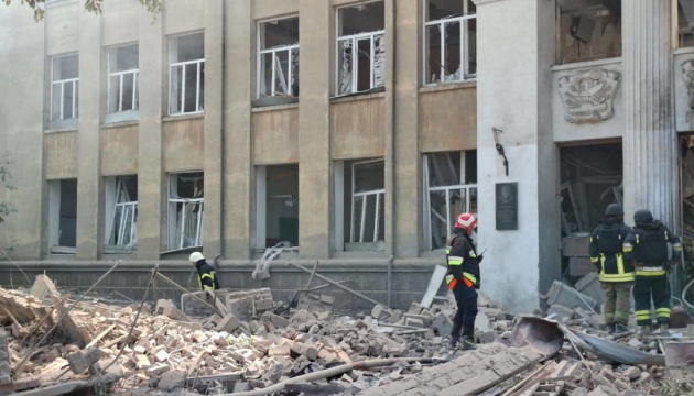 Ракетний удар по школі на Одещині: двоє загиблих, щонайменше 12 поранених Ракетний удар по школі на Одещині: двоє загиблих, щонайменше 12 поранених