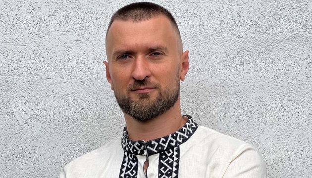 Людство має виграти конкуренцію зі штучним інтелектом, адже наділене емоціями - письменник Людство має виграти конкуренцію зі штучним інтелектом, адже наділене емоціями - письменник