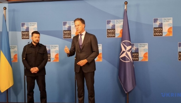 Selenskyj zum NATO-Gipfel eingetroffen Selenskyj zum NATO-Gipfel eingetroffen